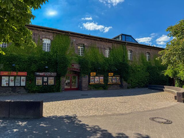 DAS SANDKORN Theaterfassade